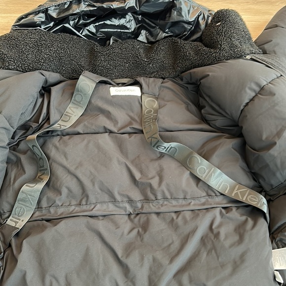 CALVIN KLEIN
Oversized Fleece-Trim Hooded Puffer Coat woman’s size small black - Picture 11 of 11